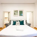 Cozy 2br For 6 Guests Near Metro, Piazza Vittorio Apartamento