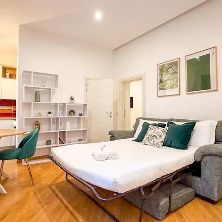 Cozy 2br For 6 Guests Near Metro, Piazza Vittorio Apartamento
