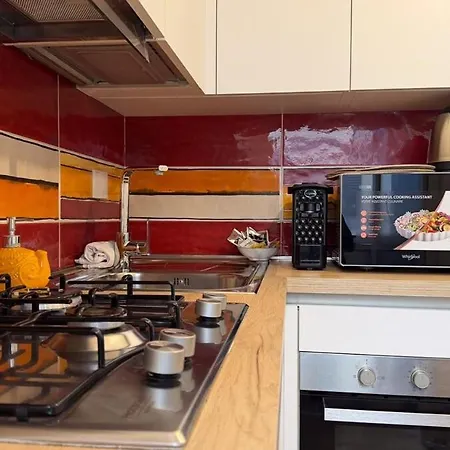 Cozy 2br For 6 Guests Near Metro, Piazza Vittorio Apartamento