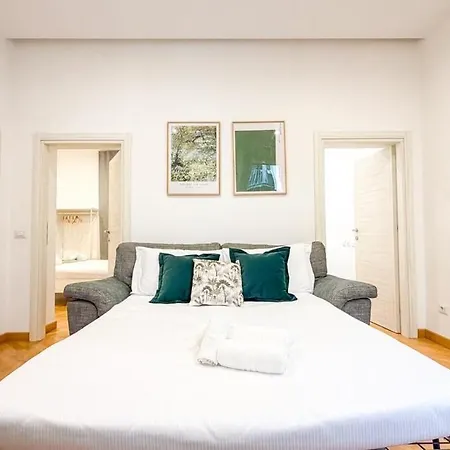 Cozy 2br For 6 Guests Near Metro, Piazza Vittorio Daire