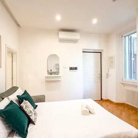Cozy 2br For 6 Guests Near Metro, Piazza Vittorio Daire