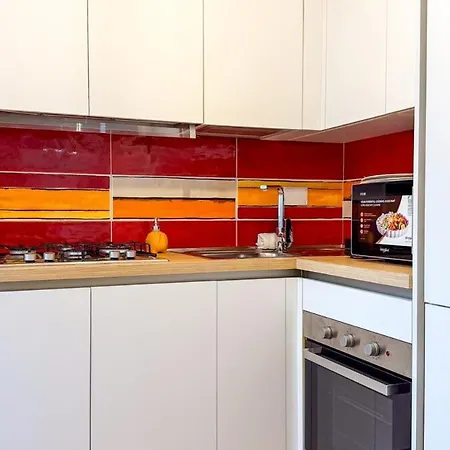 Cozy 2br For 6 Guests Near Metro, Piazza Vittorio Roma