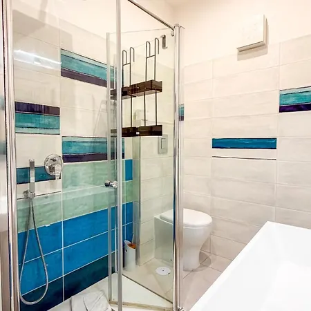 Daire Cozy 2br For 6 Guests Near Metro, Piazza Vittorio