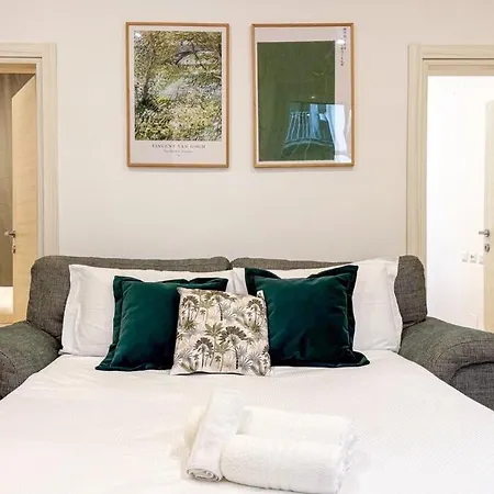 Daire Cozy 2br For 6 Guests Near Metro, Piazza Vittorio