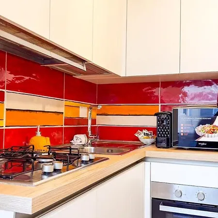 Cozy 2br For 6 Guests Near Metro, Piazza Vittorio *