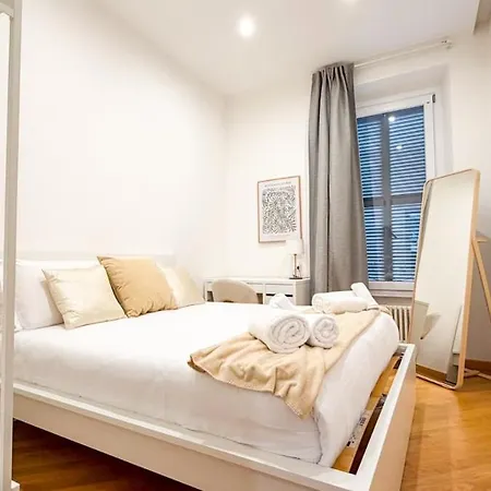 Cozy 2br For 6 Guests Near Metro, Piazza Vittorio Daire Roma